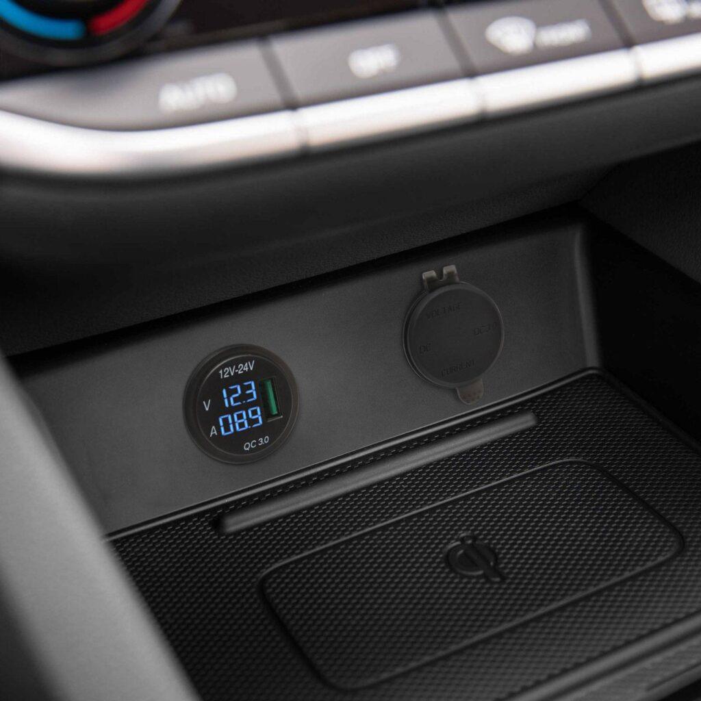 adaptor 12v 24v usb 21a qc30 cu montare in locul brichetei auto cu voltmetru 1