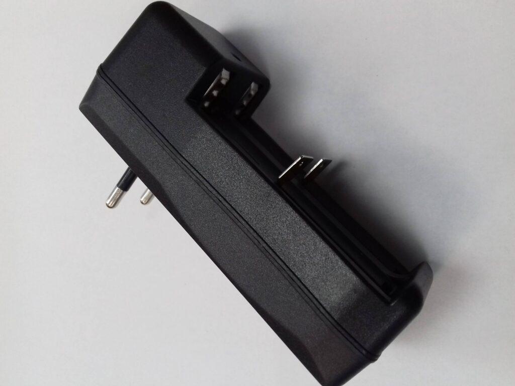 incarcator universal litiu 500ma acumulatori 2x 18650 1 scaled