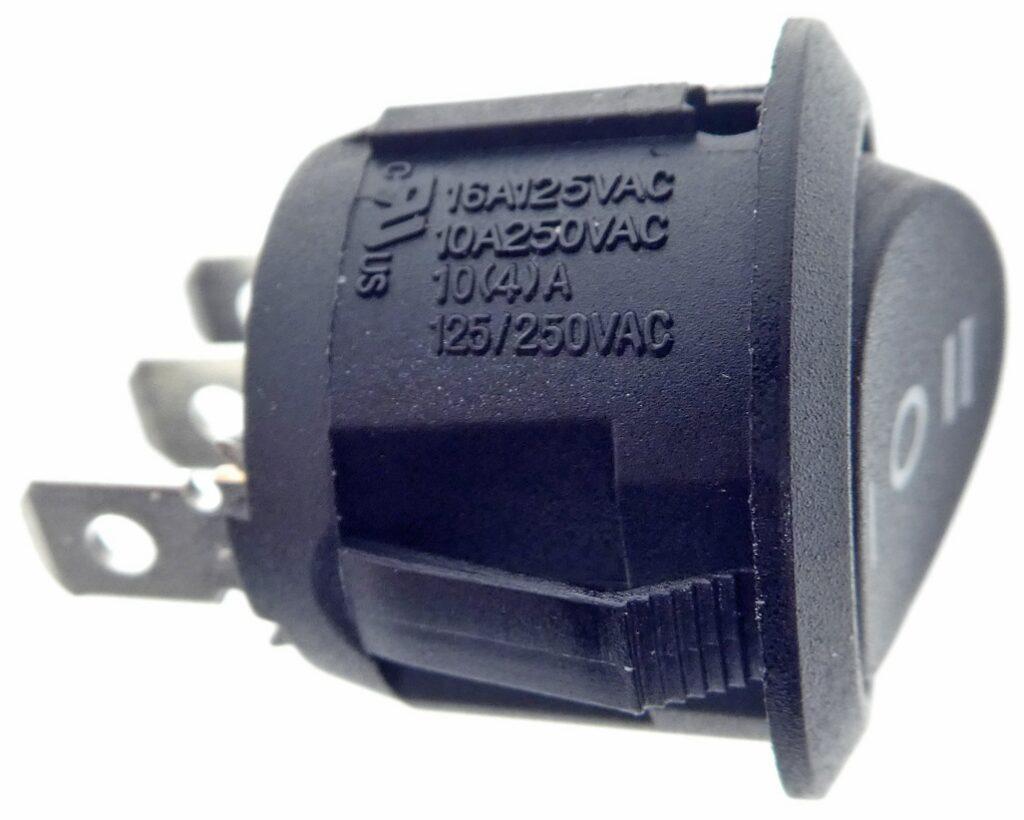 intrerupator rocker sp3t on off on 10a 250vac pozitii 3 cu retinere 50mohm sci r13 112d bb 7d 4