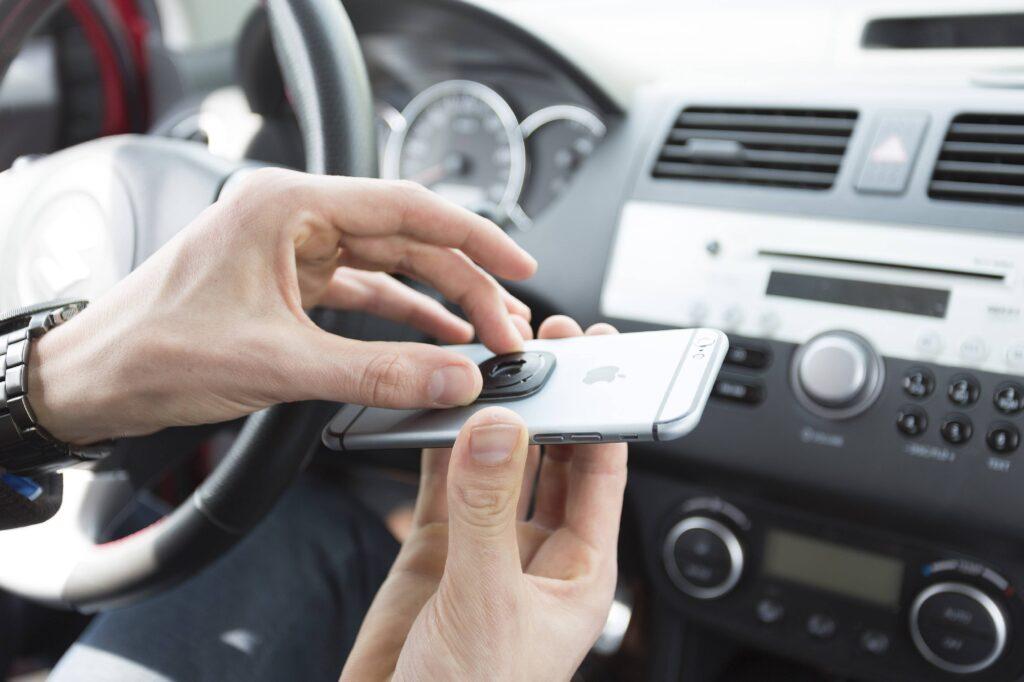 kit suport negru montare telefon universal konig 10 scaled