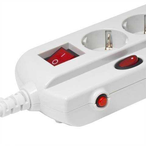 prelungitor cu distribuitor 6 prize cu intrerupatoare si protectie la supracurent 15m 1
