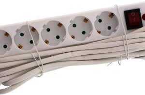 prelungitor cu protectie la supratensiune 6 prize schuko 3m 16a 3500w well