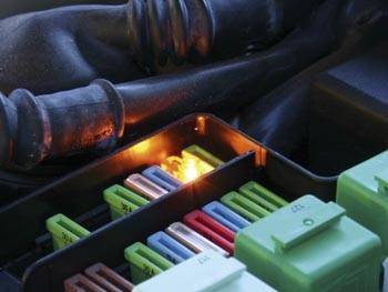 siguranta auto cu indicator luminos 20a galben velleman 19x13mm 1