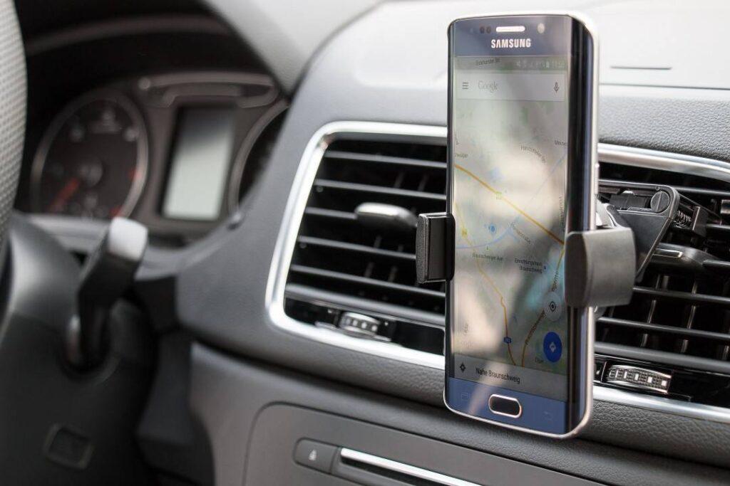 suport auto pentru telefon cu prindere la ventilatie goobay 1