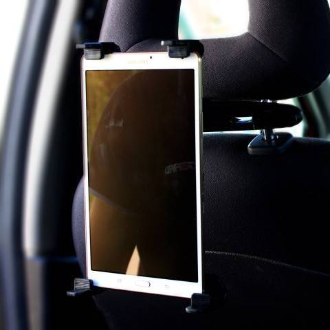 suport tableta universala cu sistem de fixare la tetiera carguard 2