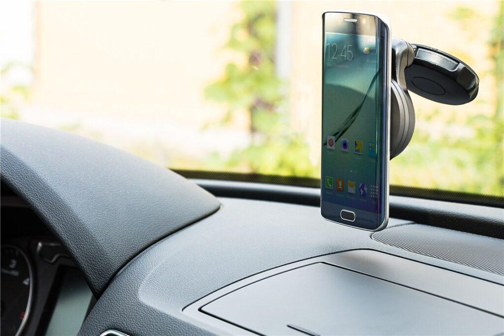 suport telefon magnetic cu ventuza pentru parbriz sau bordul auto goobay 5
