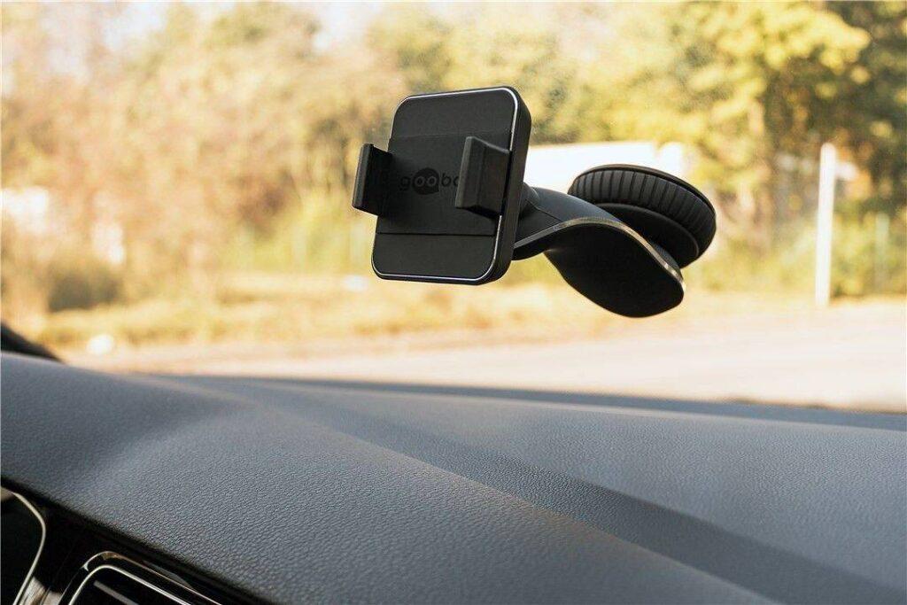 suport universal auto cu ventuza pentru smartphone goobay 1