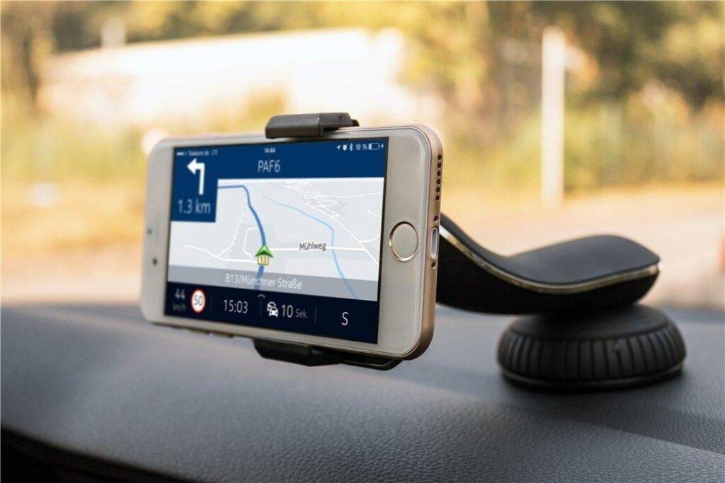 suport universal auto cu ventuza pentru smartphone goobay 2
