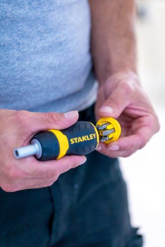 surubelnita magnetica multibit cu clichet si 6 varfuri 0 66 358 stanley 2