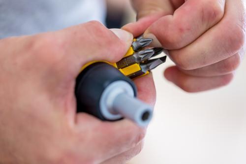 surubelnita magnetica multibit cu clichet si 6 varfuri 0 66 358 stanley 3