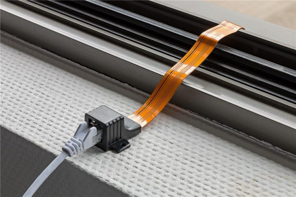 cablu de trecere fereastra rj45 lan ultra slim 05m goobay