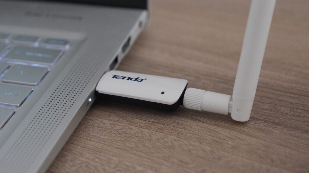 adaptor retea usb 20 wireless n 300mbps antena externa u1 tenda 5