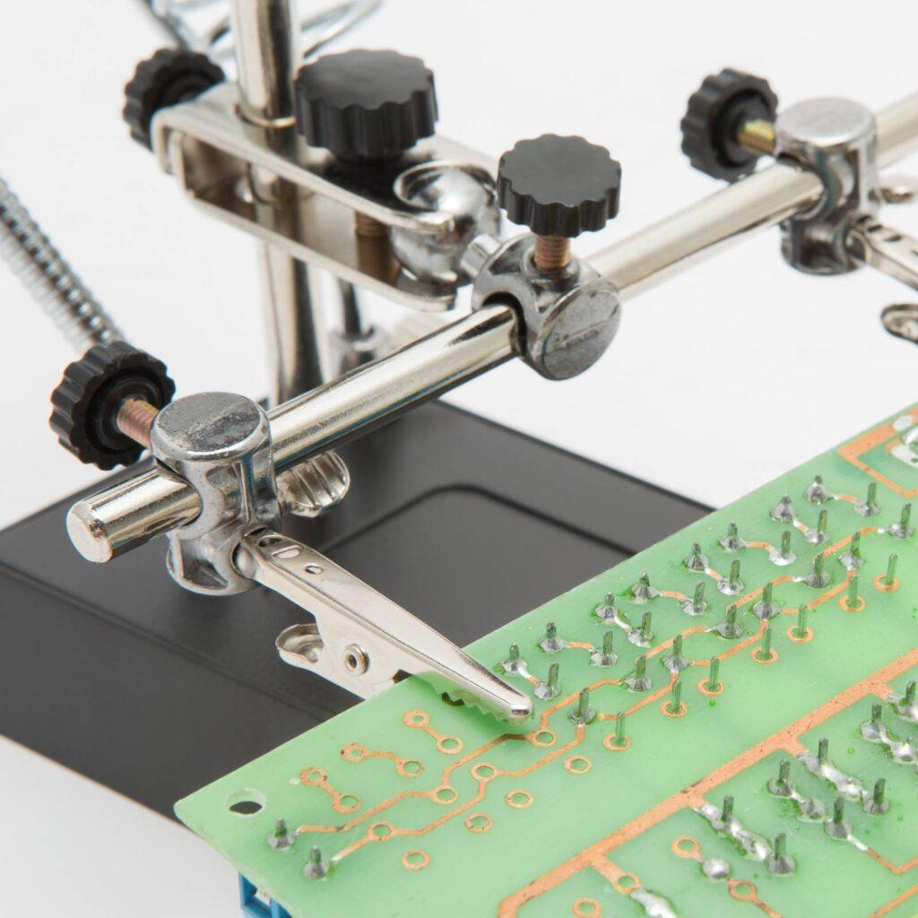 suport ci cu lupa 9 3cm iluminata 5x led 15lm si cleme crocodil fahrenheit 2