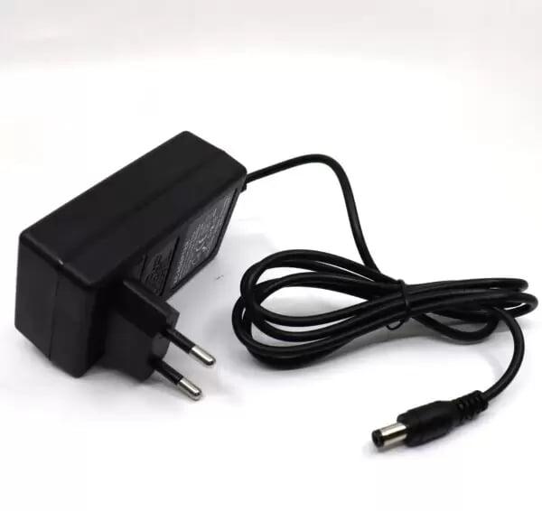 alimentator 100 240v la 12v 2a 21x55 mm yds wa024