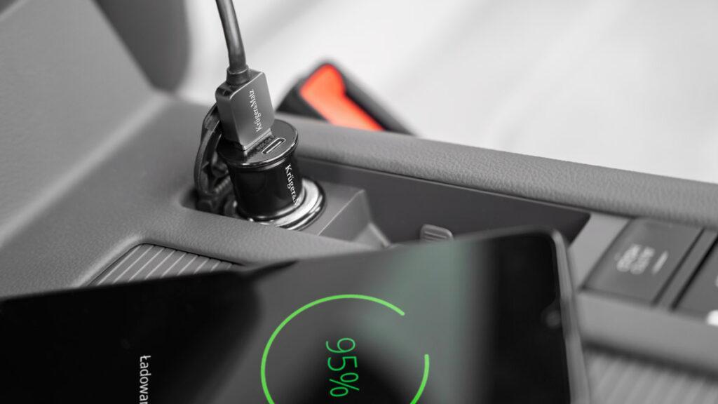 incarcator-auto-12-24vdc-bricheta-2x-usb-31a-qc-30-pd-20w-krugermatz