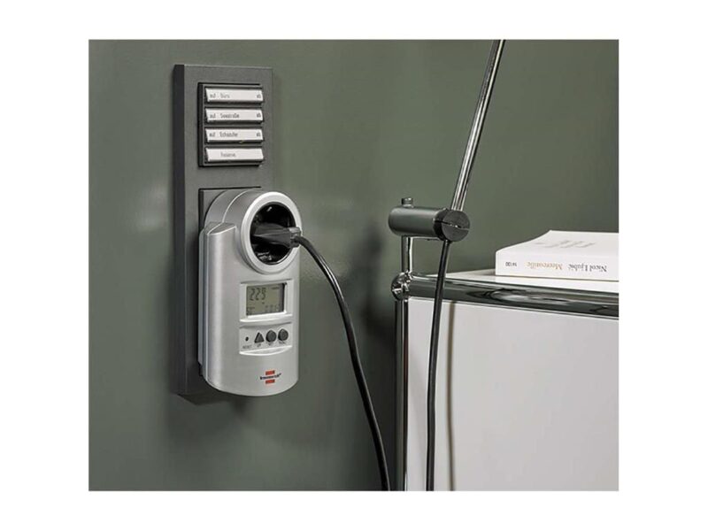 priza-cu-masurarea-energiei-consumate-16a-3600w-brennenstuhl-pm231