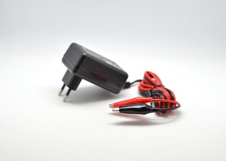 Incarcator Acumulator Plumb Acid 12v Tensiune De Iesire 138v Curent 1a