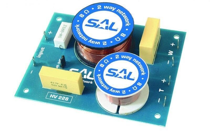 Filtru 2 cai 8 ohmi 200W frecventa 3000Hz gradient de taiere 12 dB/octava nivel iesire comutabil inalte 0/-3dB SAL