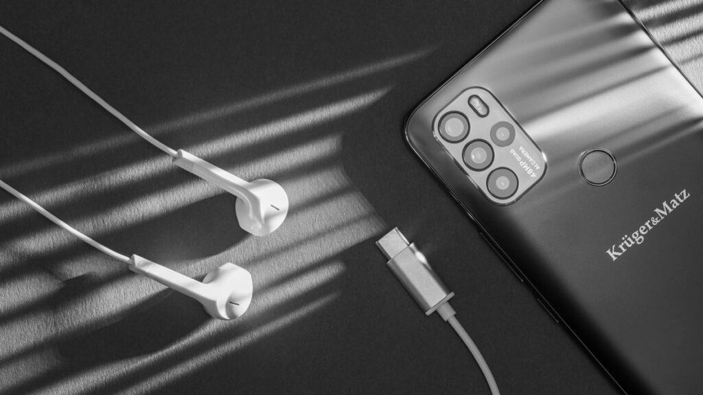 Casti in ear cu microfon krugermatz kmpc2 w albe conector usb type c