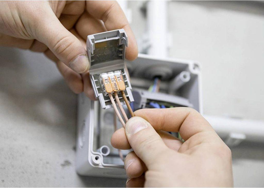 Wago Gelbox 3 Poli Derivatie Cabluri Pentru Conectori Seriile 221 2273 Max 4mm2 Ipx8 Gri 207 1331