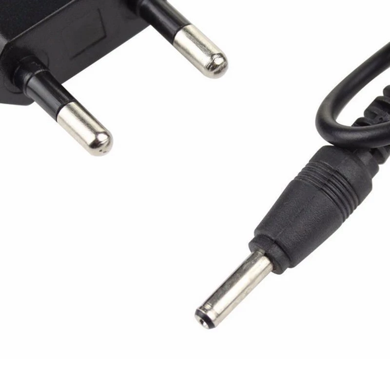 Incarcator acumulatori LI-ION 4.2V 1A cu conector 4.0x1.1 mm alimentare 230VAC Incarcator acumulatori LI-ION 4.2V 1A cu conector 4.0x1.1 mm alimentare 230VAC